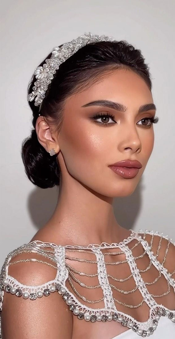 Ethereal Elegance 30 Special Occasion Makeup Inspirations : Timeless Chic Bridal Look