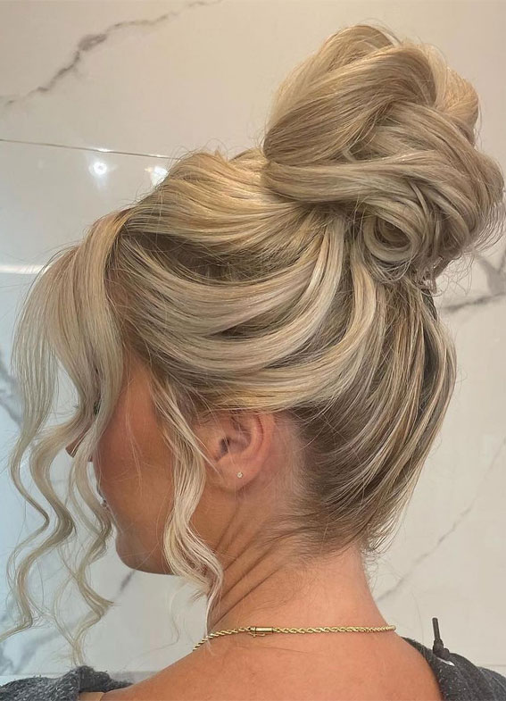 Elevate Your Look with Chic Hairstyling Ideas : Upstyle for Champagne Blonde