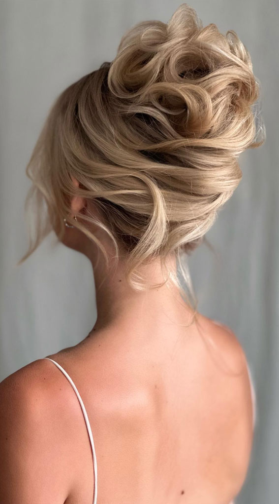 Elevate Your Look with Chic Hairstyling Ideas : Vertical High Bun