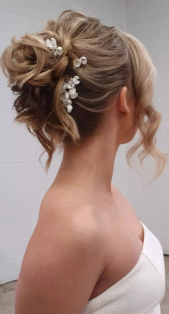 chic updo, hairstyle ideas, wedding hairstyle, wedding updo, updos, bridal hairstyle, bridal updos, messy updo, simple updo, messy upstyle, wedding hairstyle trends
