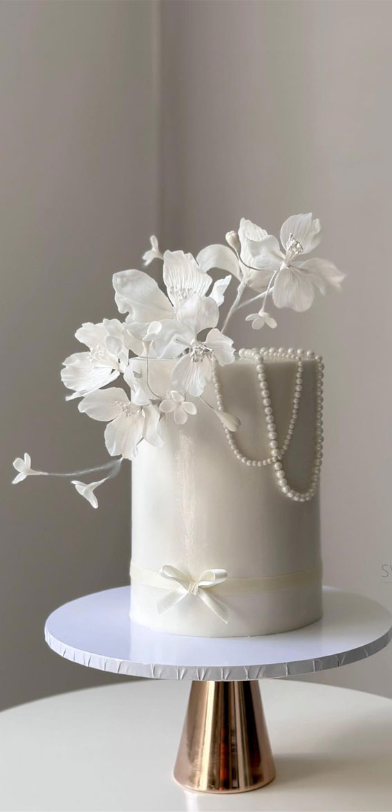 Elegant Bliss Wedding Cake Ideas : Minimalist White and Pearls Wedding Cake