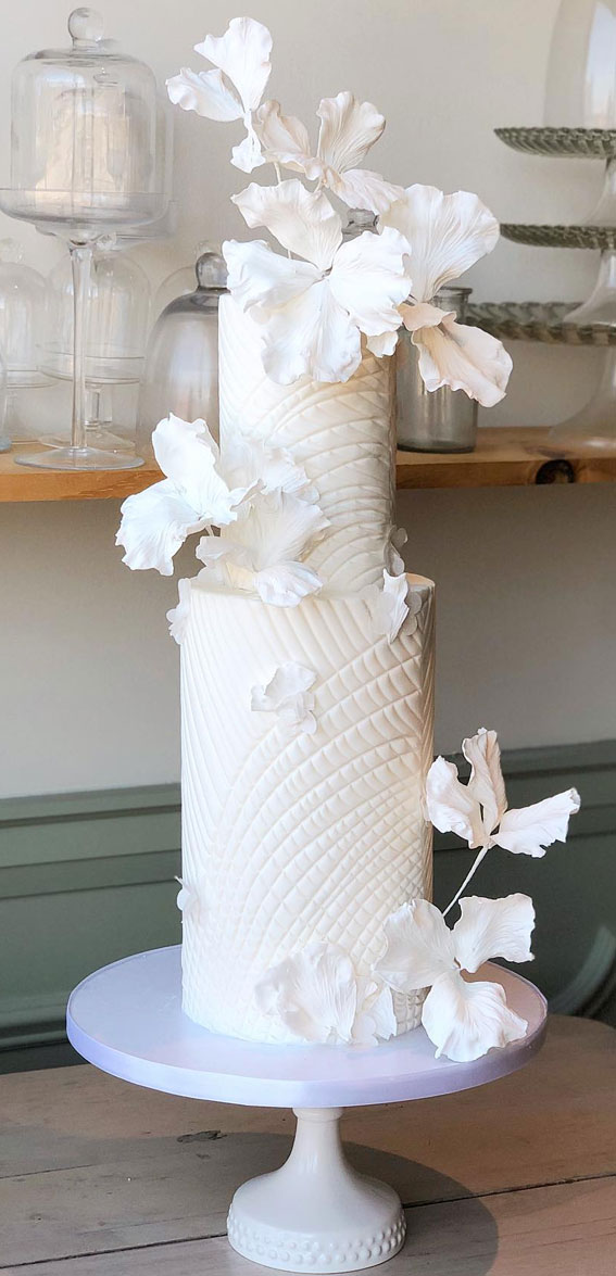 Elegant Bliss Wedding Cake Ideas : Two-Tier White Wedding Cake