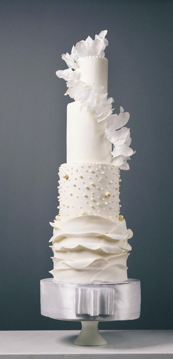 Elegant Bliss Wedding Cake Ideas : Elegance in White Cake
