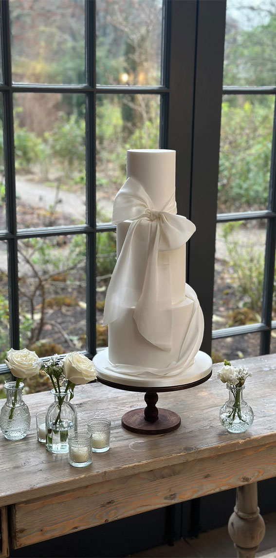 Elegant Bliss Wedding Cake Ideas : Classic Elegance Bow Wedding Cake