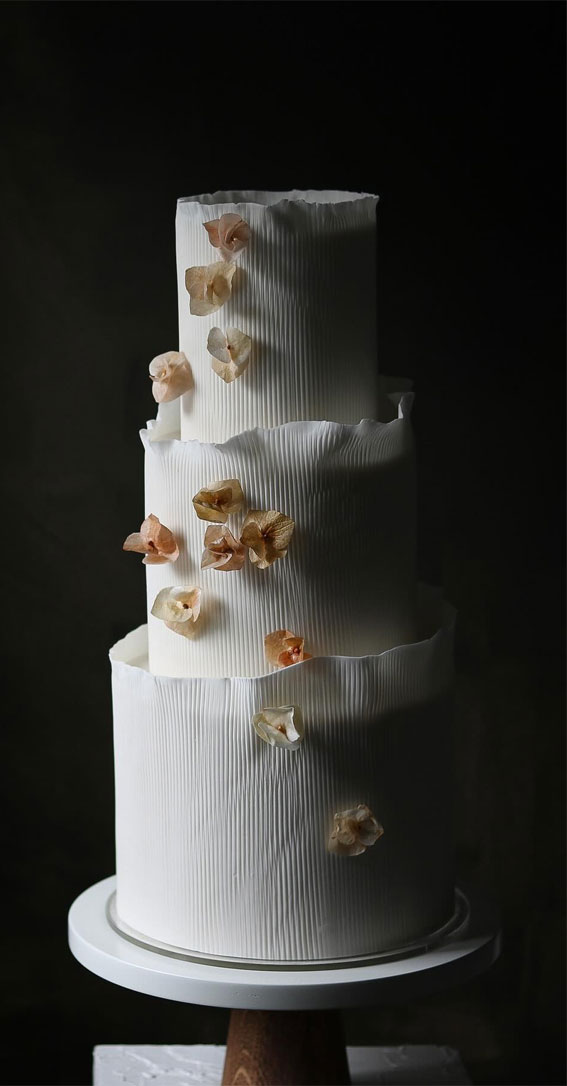 Elegant Bliss Wedding Cake Ideas : Minimalist White Wedding Cake