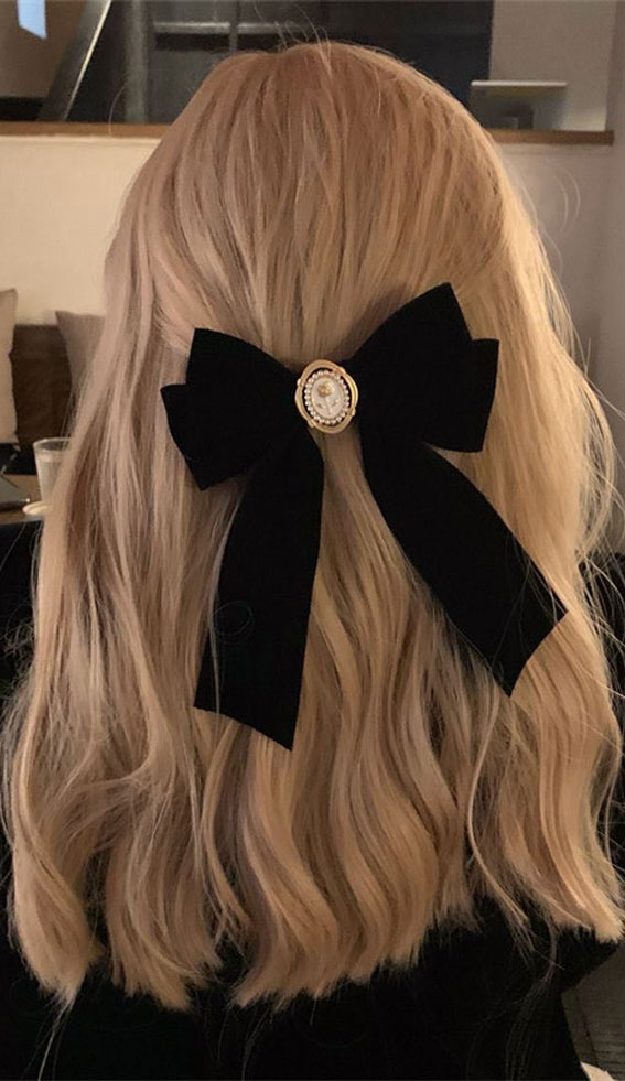 A Trendy Collection of Hairstyles Adorned with Chic Bows : Black Lazo Largo