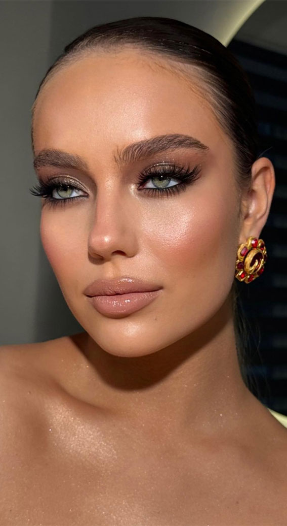 Soft Makeup Inspirations for Special Moments : Shimmery Smokey Eyes