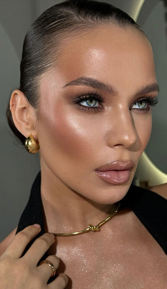 30 Dazzling Makeup Looks for Every Occasion : Gentle Blush-Bronze Glam