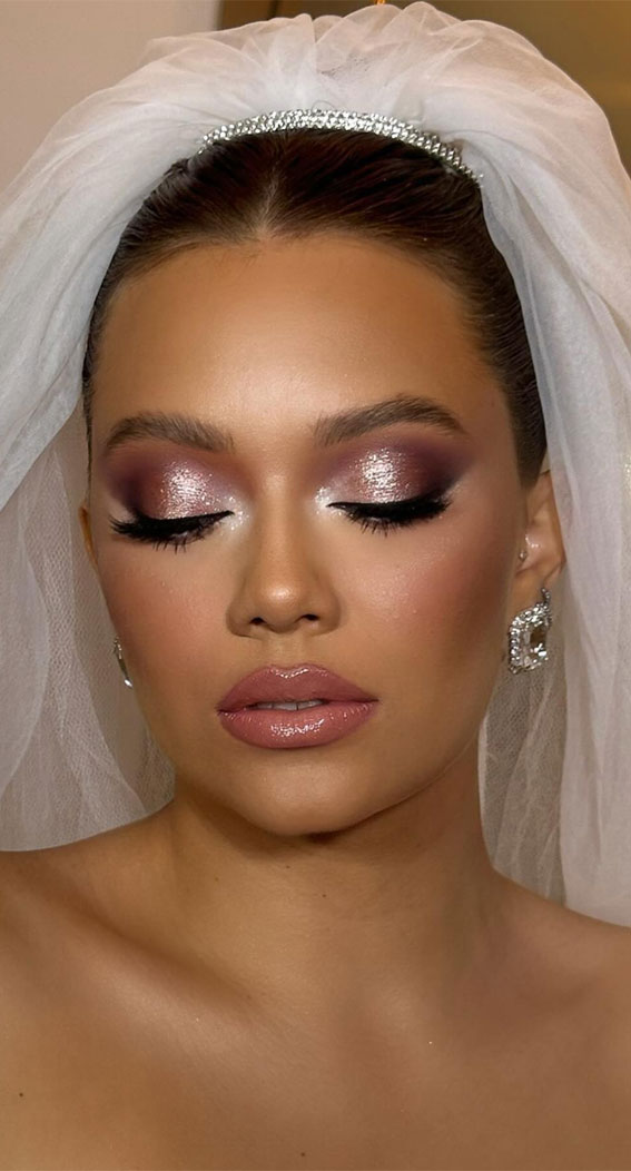 30 Dazzling Makeup Looks for Every Occasion : Shimmery Mauve Magic