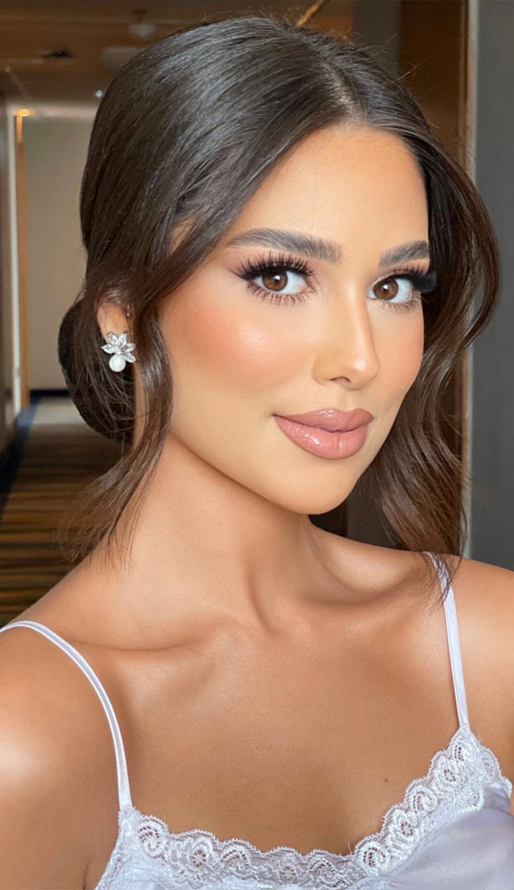 30 Dazzling Makeup Looks for Every Occasion : Soft Nude Brown Serenity