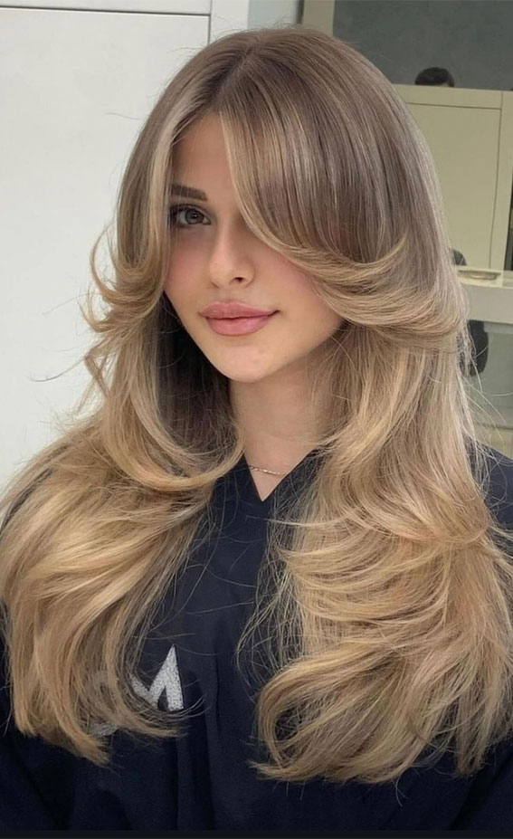 Enchanting Hair Colour Trends to Illuminate 2024 : Ombre Vanilla Blonde Layers