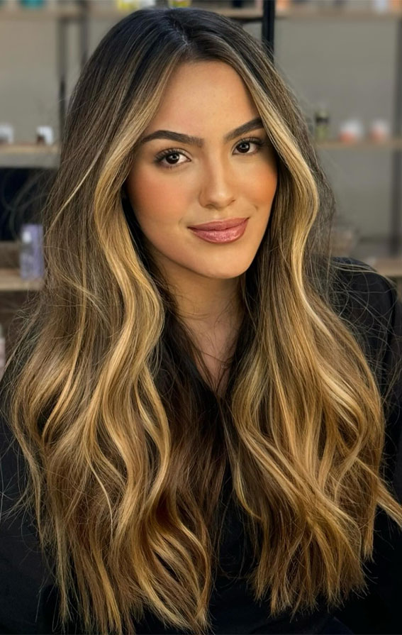 Enchanting Hair Colour Trends To Illuminate 2024 : Brunette with Salted Caramel Bar