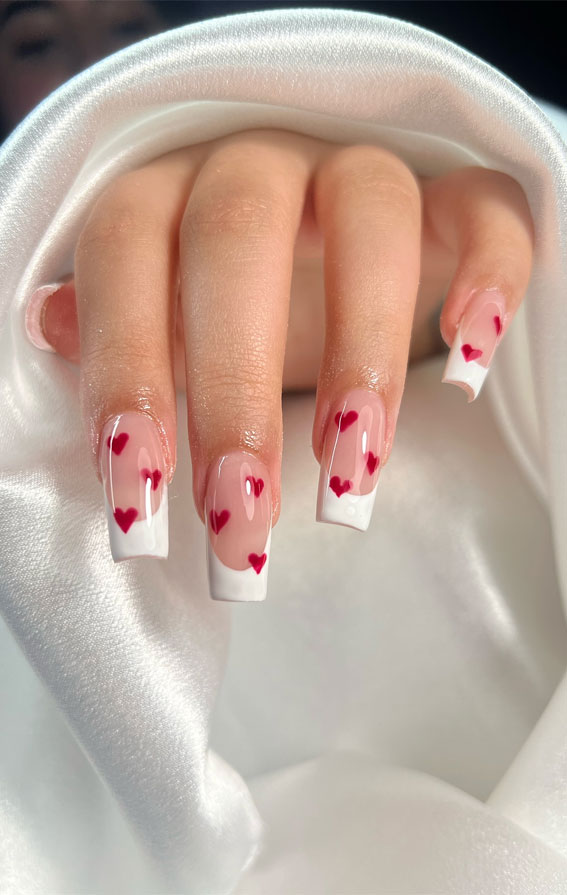 Valentine’s Day Nail Art Collection : Heart-Shaped Nail Patterns