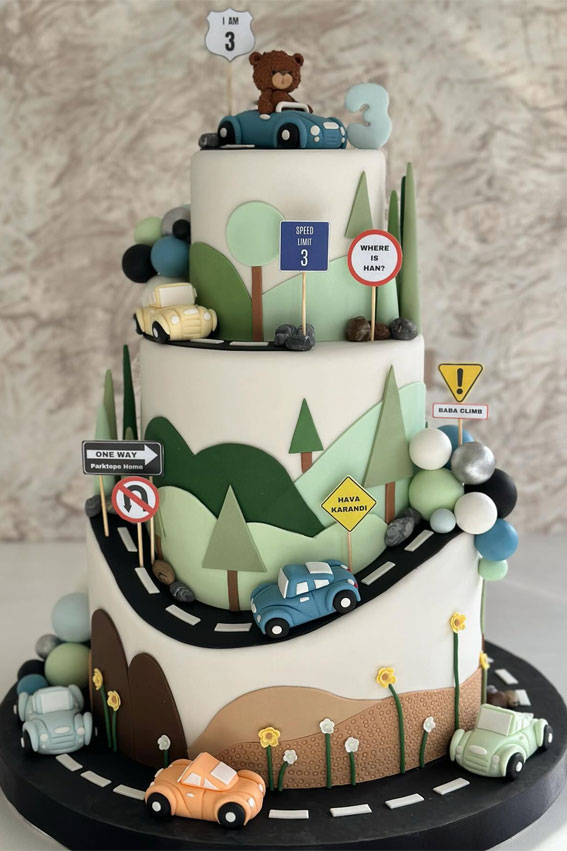 30 Birthday Cake Ideas for Little Ones : Racing Car Theme Cake