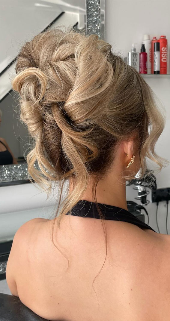Hairdos to Steal the Spotlight on Every Special Occasion : Effortless Upstyle