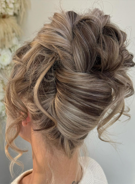 Hairdos to Steal the Spotlight on Every Special Occasion : Ash Blonde Messy Upstyle