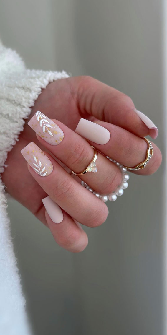 42 Cute Spring Nail Art Inspirations : Elegant White Leaf Nails