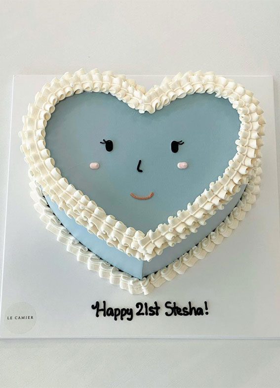 50 Birthday Cake Ideas To Delight And Impress : Vintage-Inspired Blue Heart Cake