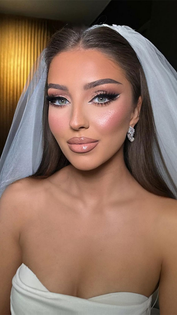 40 Radiant Bridal Glamour Wedding Makeup Ideas : Golden Goddess