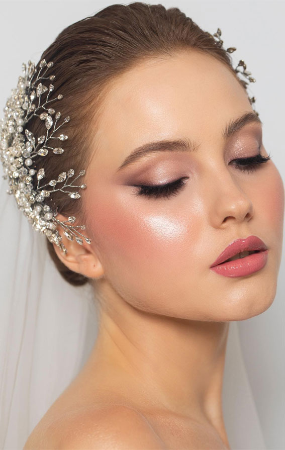 40 Radiant Bridal Glamour Wedding Makeup Ideas : Soft and Natural Fresh Glow