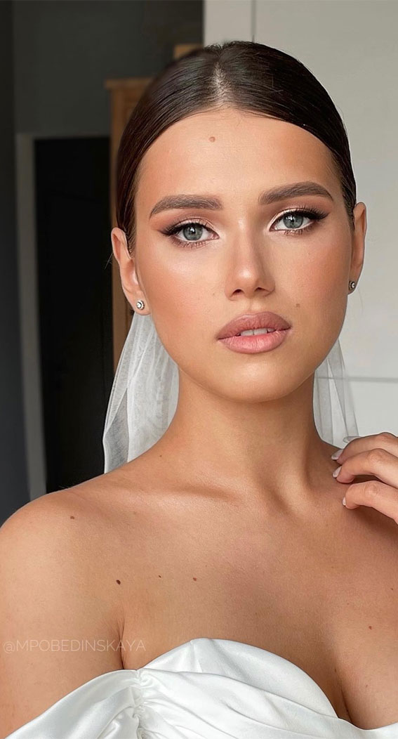 40 Radiant Bridal Glamour Wedding Makeup Ideas : Barely There Bridal Makeup Look