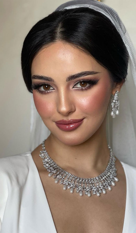 40 Radiant Bridal Glamour Wedding Makeup Ideas : Timeless Elegant Bridal Look