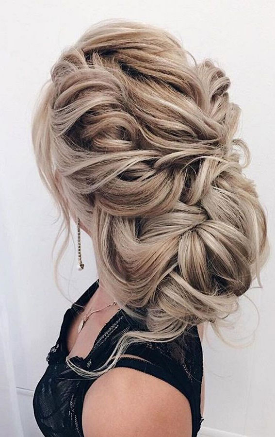chic updos, updos, updo hairstyle, cute updo, simple updo, chignon, high updo