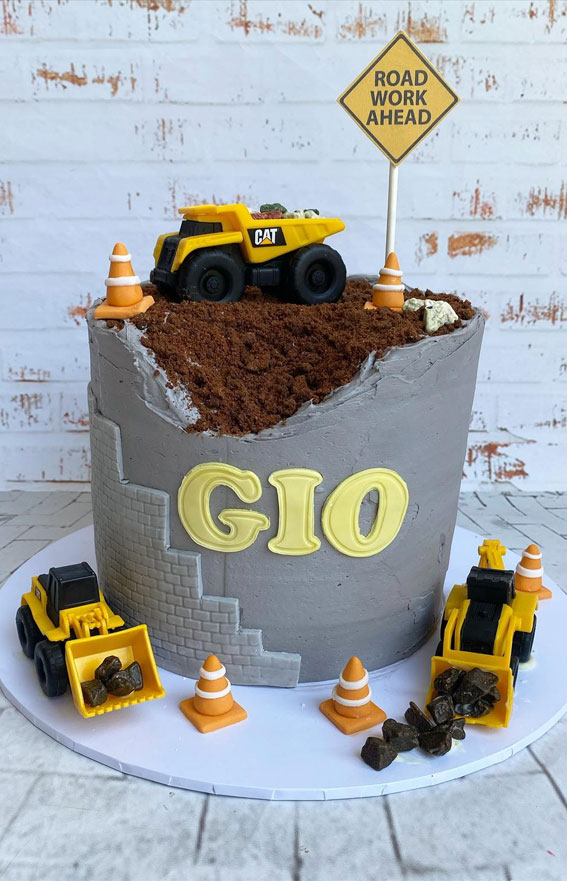 25 Excavating Digger Birthday Cake Ideas : Digger on Duty