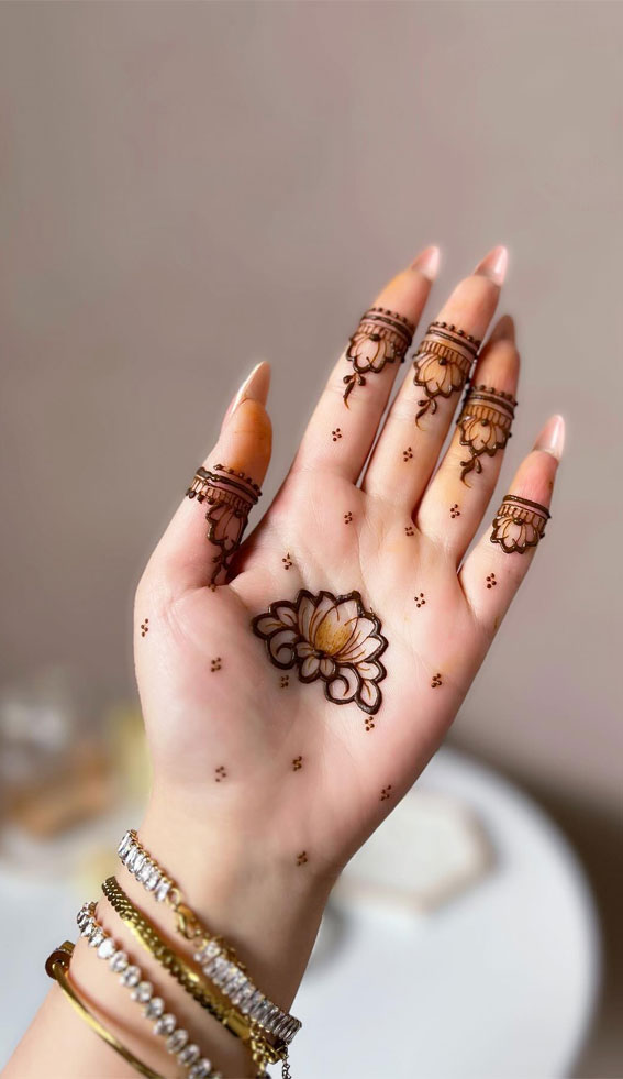 30 Timeless Henna Ideas For Stylish Expressions : Lotus and Dotty Pattern Henna