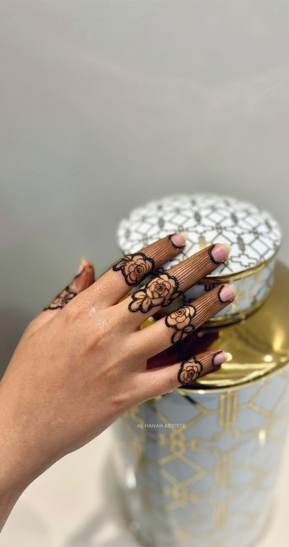 30 Timeless Henna Ideas For Stylish Expressions : Romantic Rose Lace Henna design