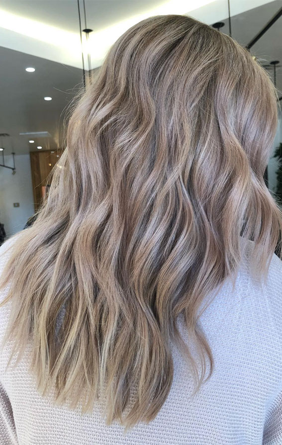 25 Trendy Mushroom Blonde Hair Colour Ideas for a Modern Look : Beachy Waves