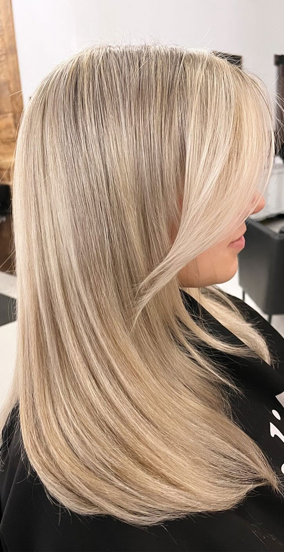 15 Old Money Blonde Hair Colour Ideas : Champagne Blonde Layers with Bangs