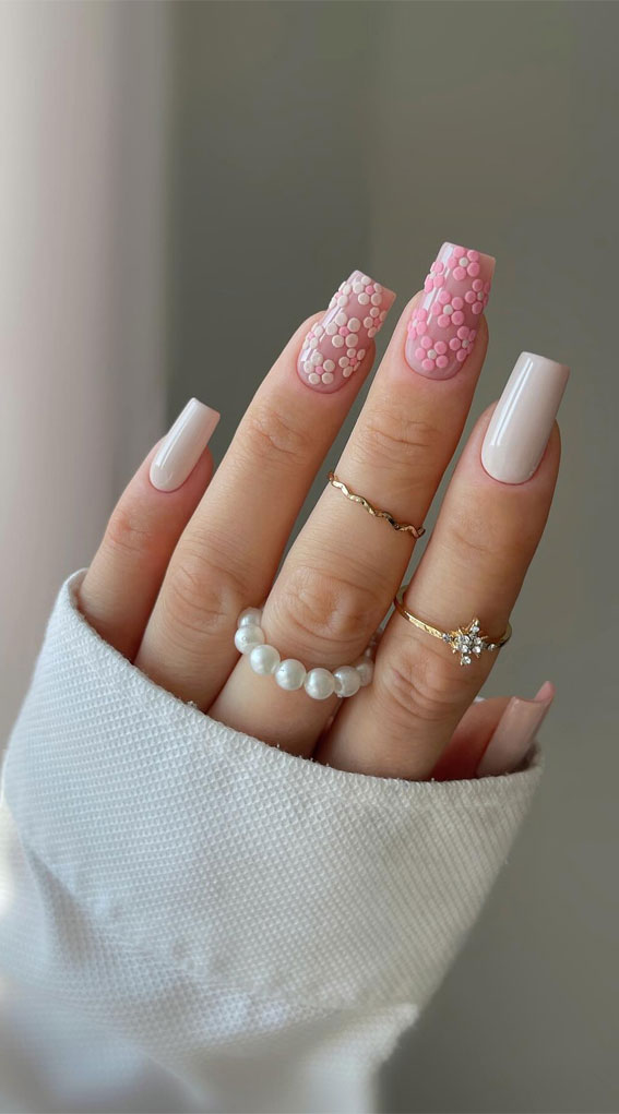 40 Cute Spring Nail Designs to Brighten Your Look : White and Pink Ditty Flower Nails