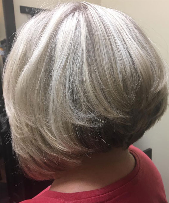 27 Exploring Stacked Haircuts for Modern Style : Platinum Blonde Stacked Bob