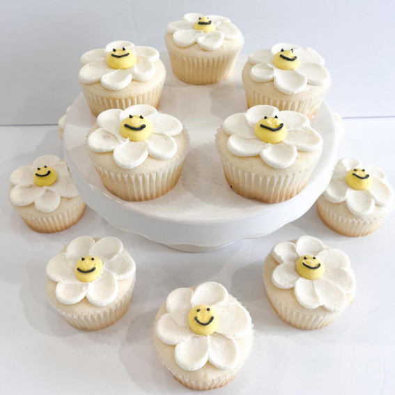 smiley face cupcakes, smiley face theme cupcakes, cupcake ideas, cupcake decorating ideas