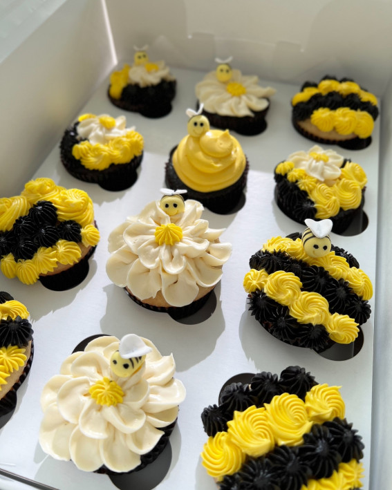 45 Cupcake Decorating Ideas For Every Occasion : Bee-Themed Chocolate Cupcakes