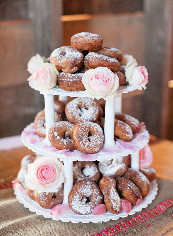 donut wedding,wedding desserts not cake,wedding dessert buffet,wedding dessert bar menu,wedding dessert table buffet