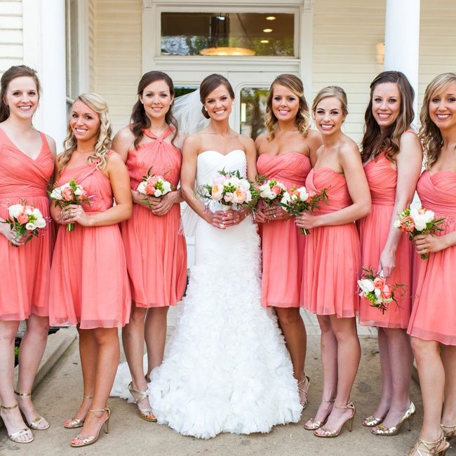 20 Coral Bridesmaids Dresses see more : https://www.fabmood.com/20-coral-bridesmaid-dresses/ Coral bridesmaids