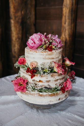 Wedding cake with peony and flowers | Naked wedding cake #weddingcake #weddingcakepeony #peony #nakedweddingcake