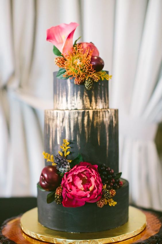 BThe perfect autumn wedding cake ideas #weddingcake wedding cake ideas #goldweddingcake