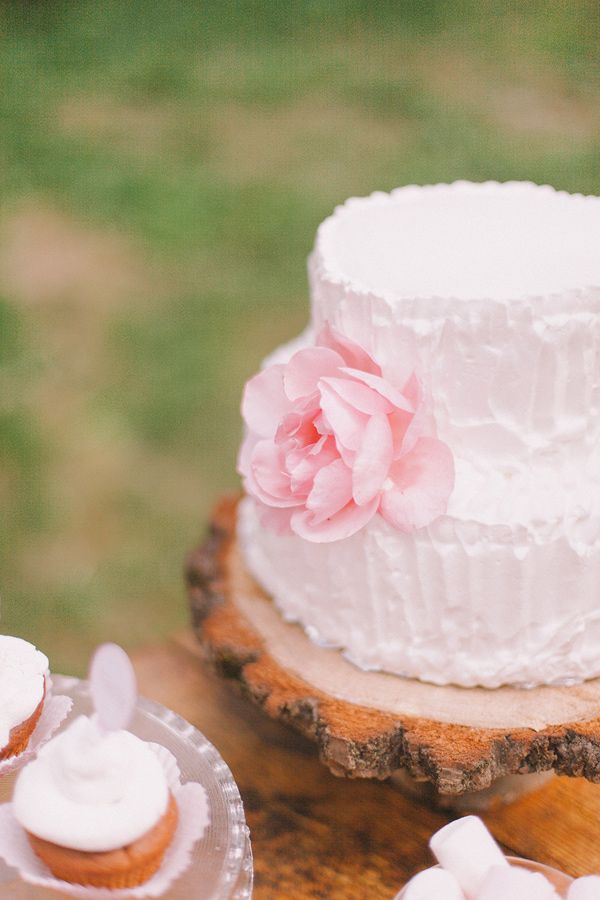 wedding cake,Wedding Cake Trend,Buttercream wedding cakes,wedding cake trends summer,summer wedding cake trend,wedding cakes buttercream frosting,cake buttercream roses