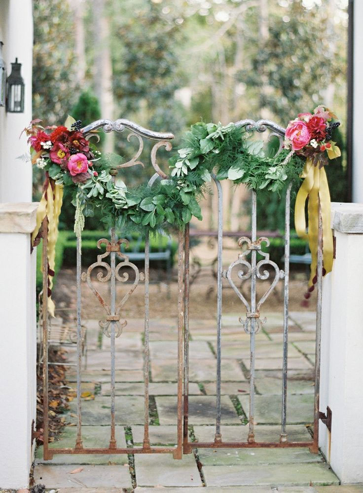 Greenery garland,coral garden wedding,raspberry wedding color,Garden Wedding , Coral and Raspberry Wedding Colours Palette,Garden Wedding Ideas: Coral and Raspberry Wedding Colours Palette,coral wedding palette,raspberry wedding color,Spring wedding colors ideas,garden wedding decoration,garden wedding decorations ideas,garden wedding details,wedding garland,wedding green garland,coral wedding color