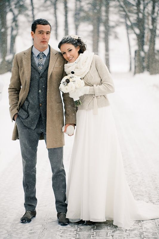 winter wedding photo idea