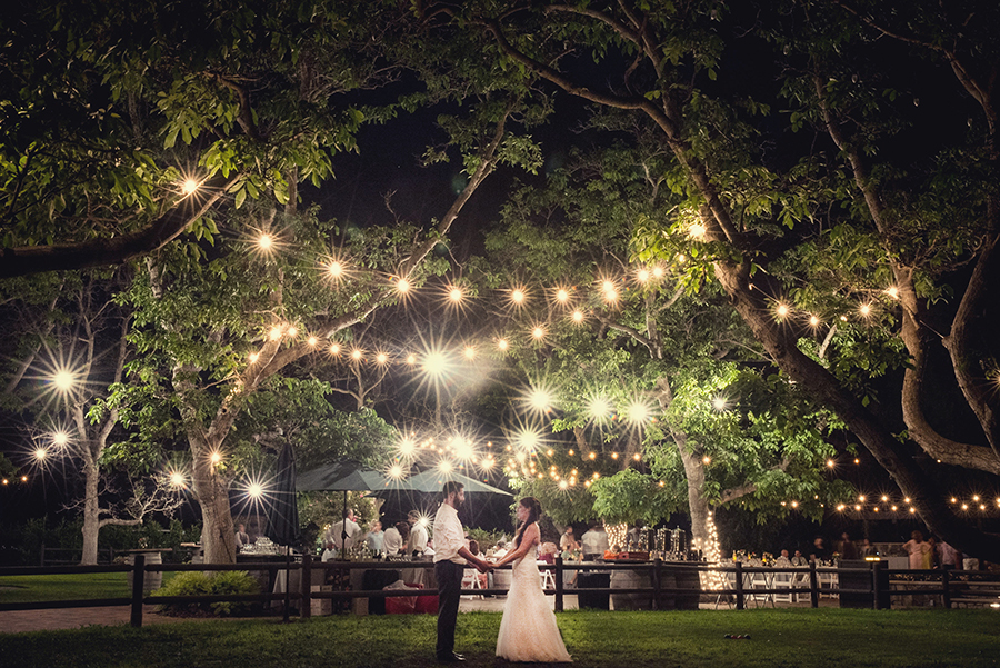10 outdoor wedding twinkle light ideas,wedding twinkle lights,outdoor wedding twinkle lights,wedding reception decor light 