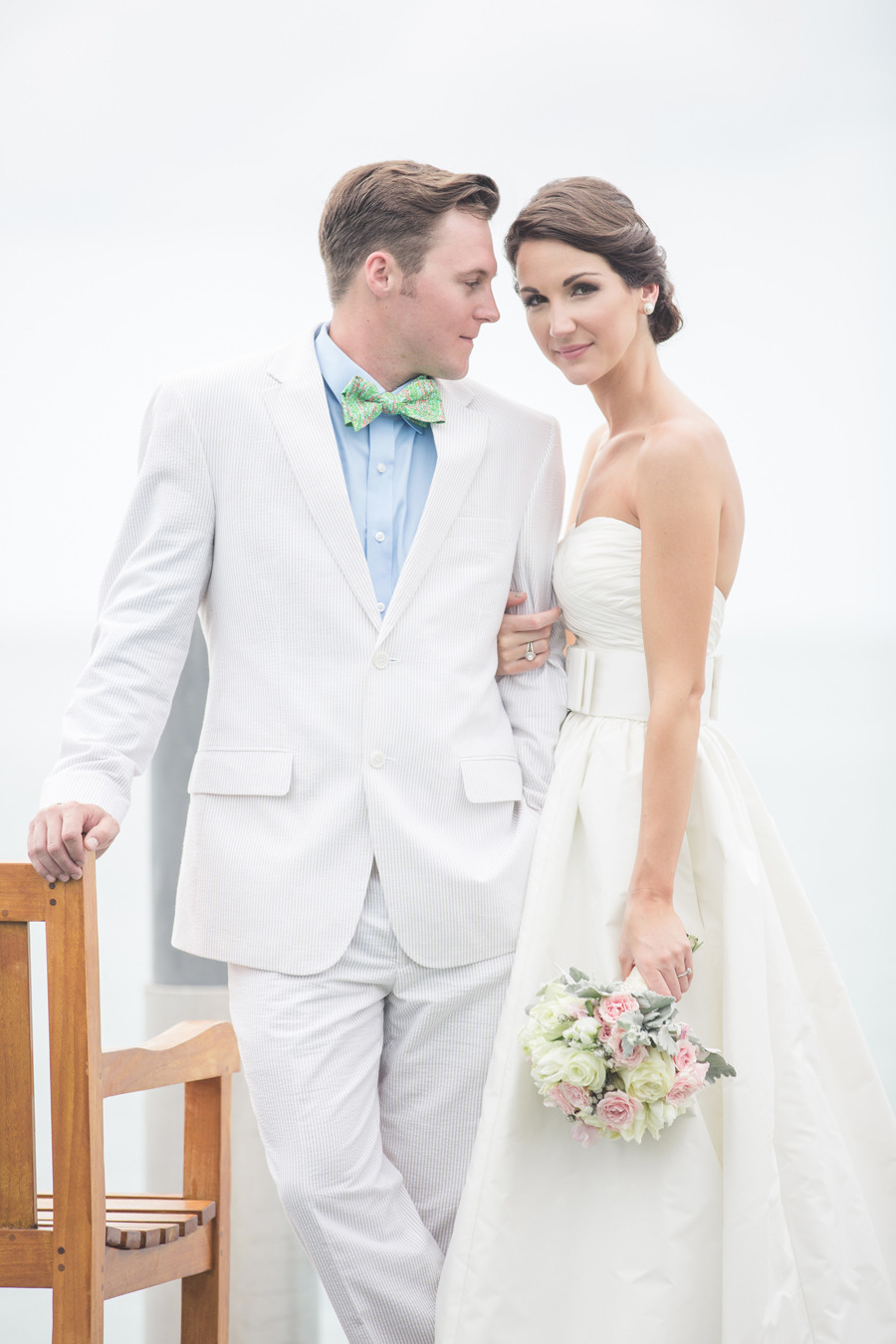 Pastel wedding Colors palette { Mint, Lucite green and gold } Photography: 13:13 - 1313photography.com/