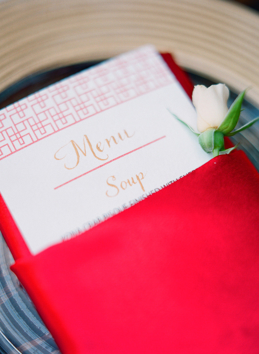 Red napkin | red and blue wedding palette | Photography : Jana Morgan Photography