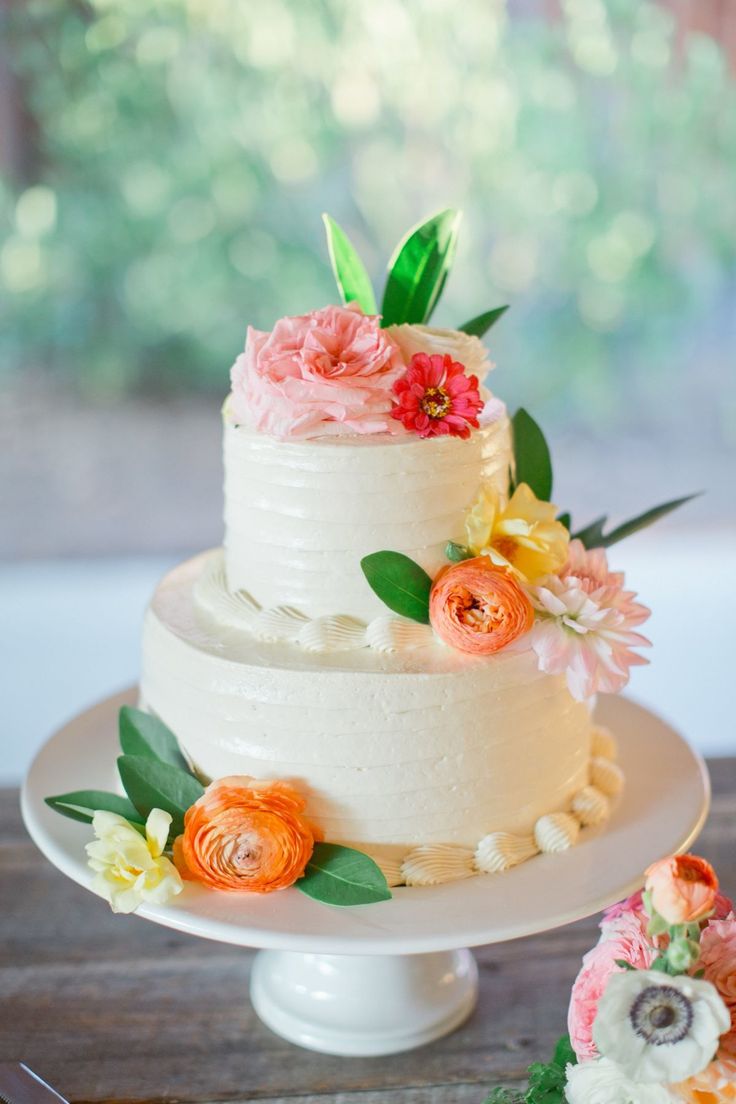 Pretty summer wedding cake,summer wedding cakes