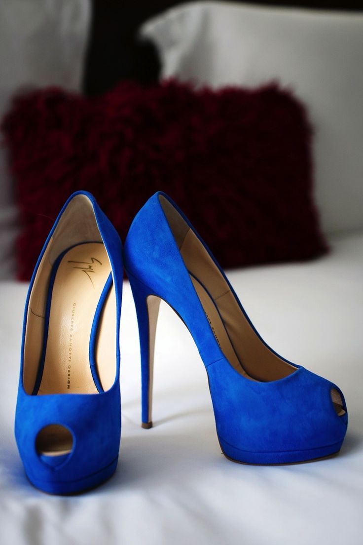 Modern Foundry Weddding | Blue suede Shoes: Giuseppe Zanotti | Photography: Agaton Strom - agatonstrom.com