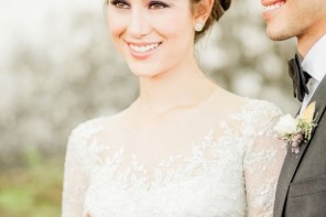 Plait hairstyle with flowers | fabmood.com