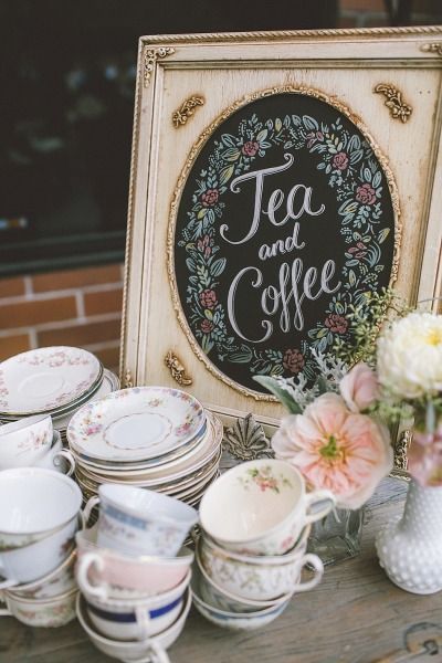 A coffee and tea bar for Autumn and Winter Weddings | fabmood.com